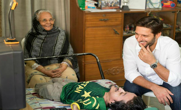 Shahid Afridi made sure Farhan Malik's wish to meet him gets fulfilled. Afridi not only met him but also played cricket with Farhan. Photo: Facebook Shahid Afridi made sure Farhan Malik's wish to meet him gets fulfilled. Afridi not only met him but also played cricket with Farhan. Photo: Facebook